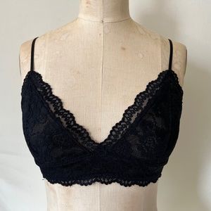 Talula Aritzia Bralette size M EUC lace convertible cross back